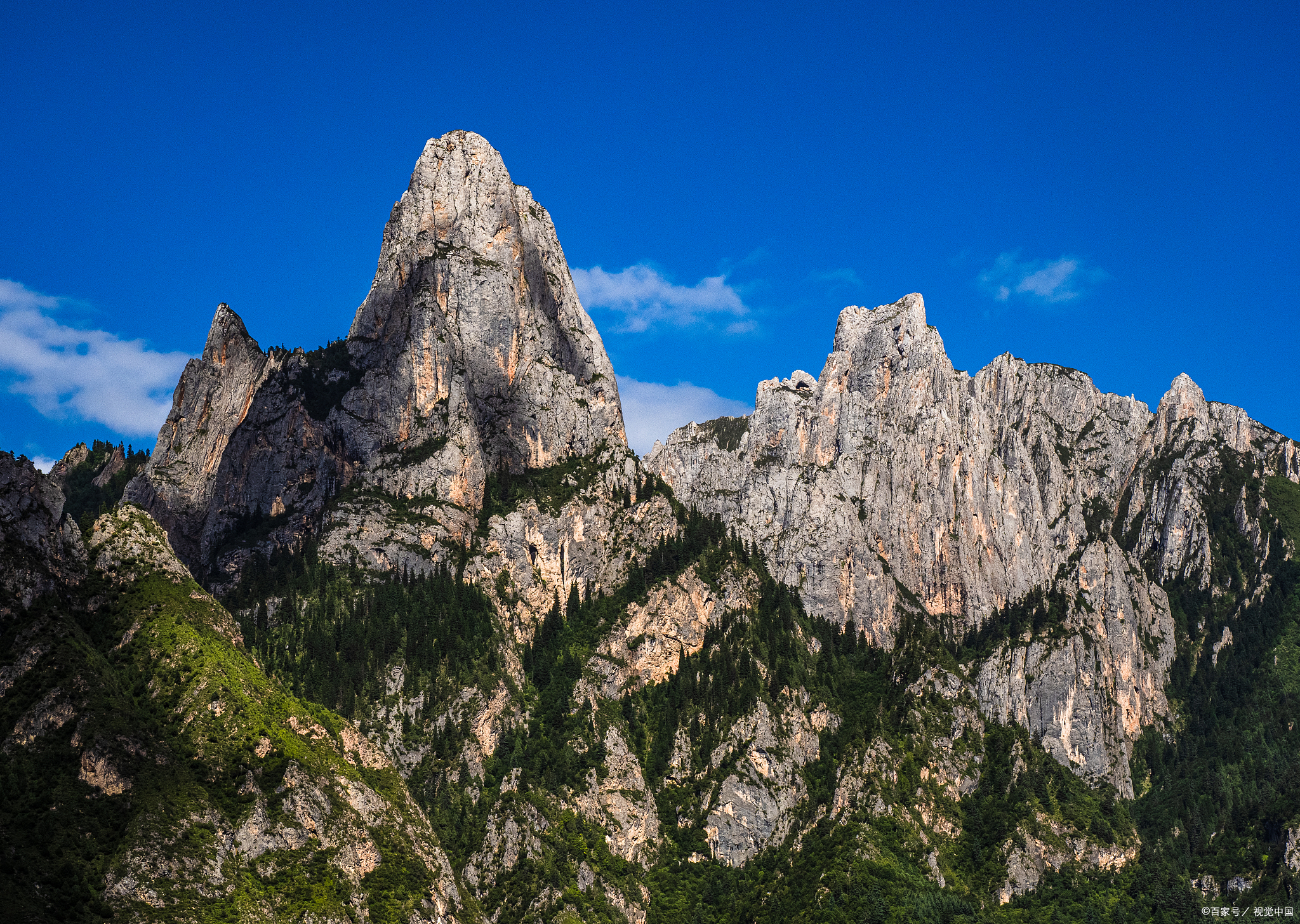 云馨和方慧登华南最高峰—猫儿山，运动是最科学最绿色的减肥方法