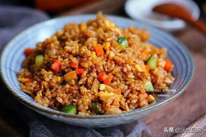 午饭简单快速好吃炒饭,下班到家吃什么