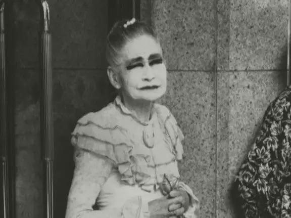 日本最著名站街女：拉客到74岁，等着一个永远等不到的客人…