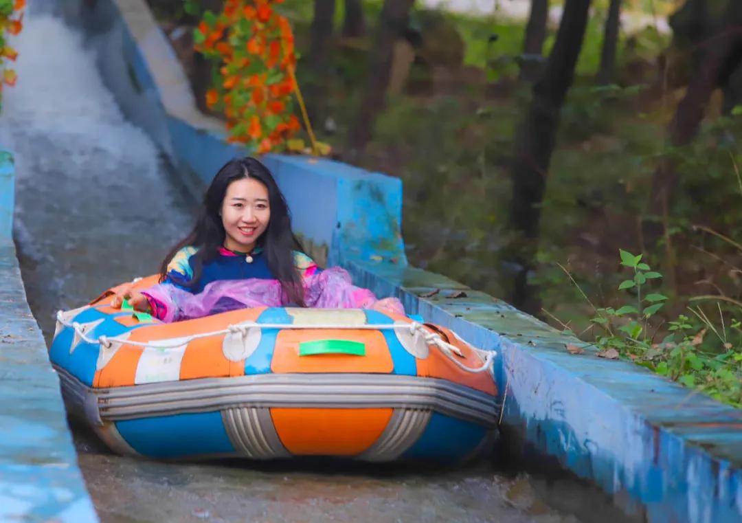 带你峡谷漂流感受一下夏天的气息,端午游玩清凉谷踏浪漂流清凉一夏