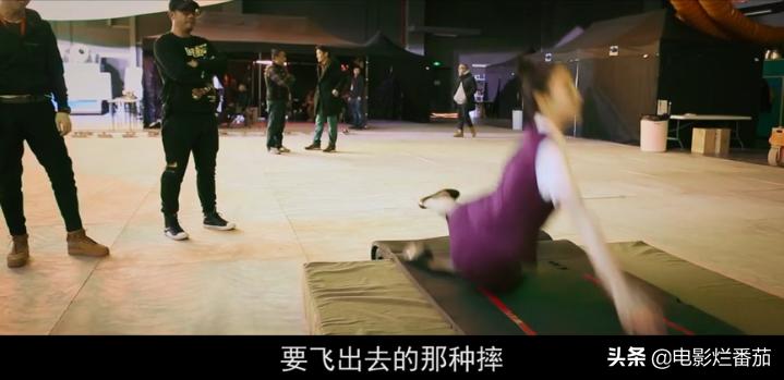 中国机长帅气出场,中国机长出场视频