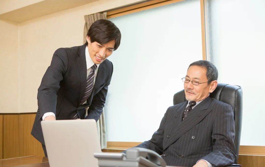 别人给你发烟自己不会抽怎么说,别人发烟不抽怎么拒绝高情商