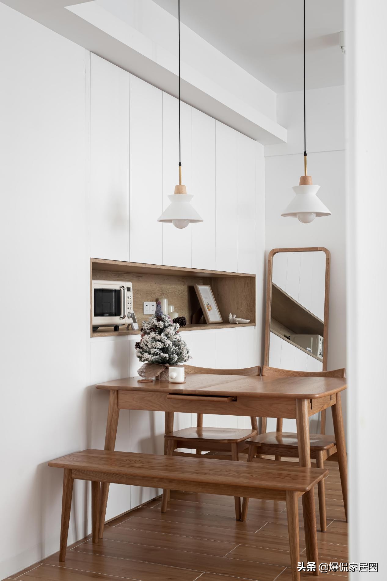 64平小户型两房，电视墙做一半“玻璃门”，空间更通透，宽敞明亮