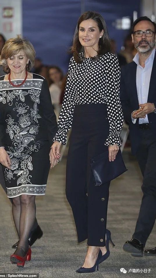 从OL到高管，安妮海瑟薇的职场穿搭，真的是最完美的模板