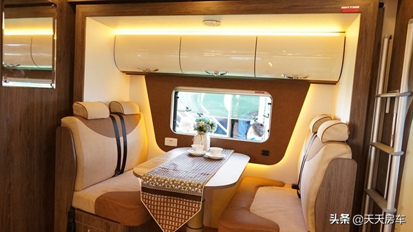 亚特最新款左右双拓展房车视频,大空间双拓展亚特尊尚型房车