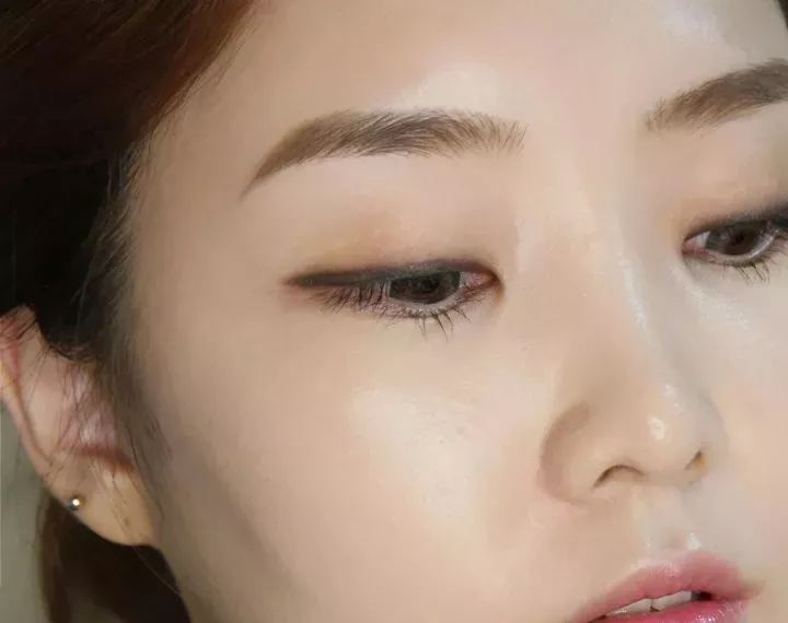 k妹推荐蜜粉饼,适合卡粉的粉底