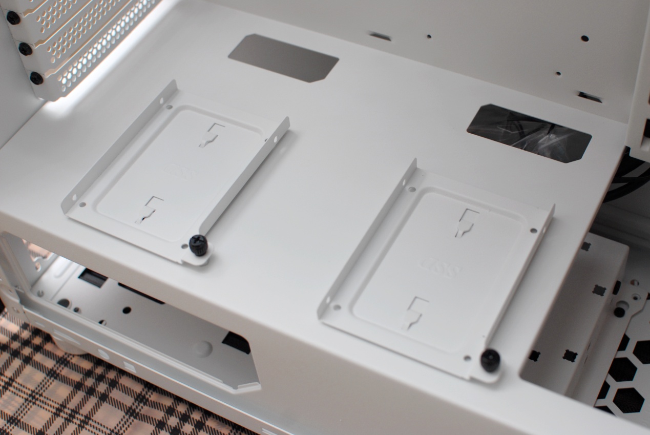 thermaltake机箱挑战者h6,真材实料看得到的产品