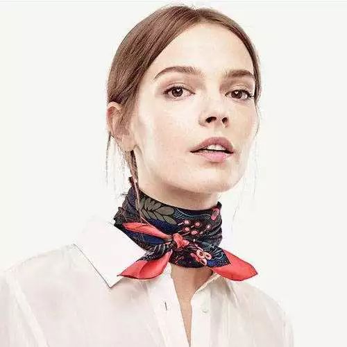 丝巾搭配50岁,丝巾10种搭配方法