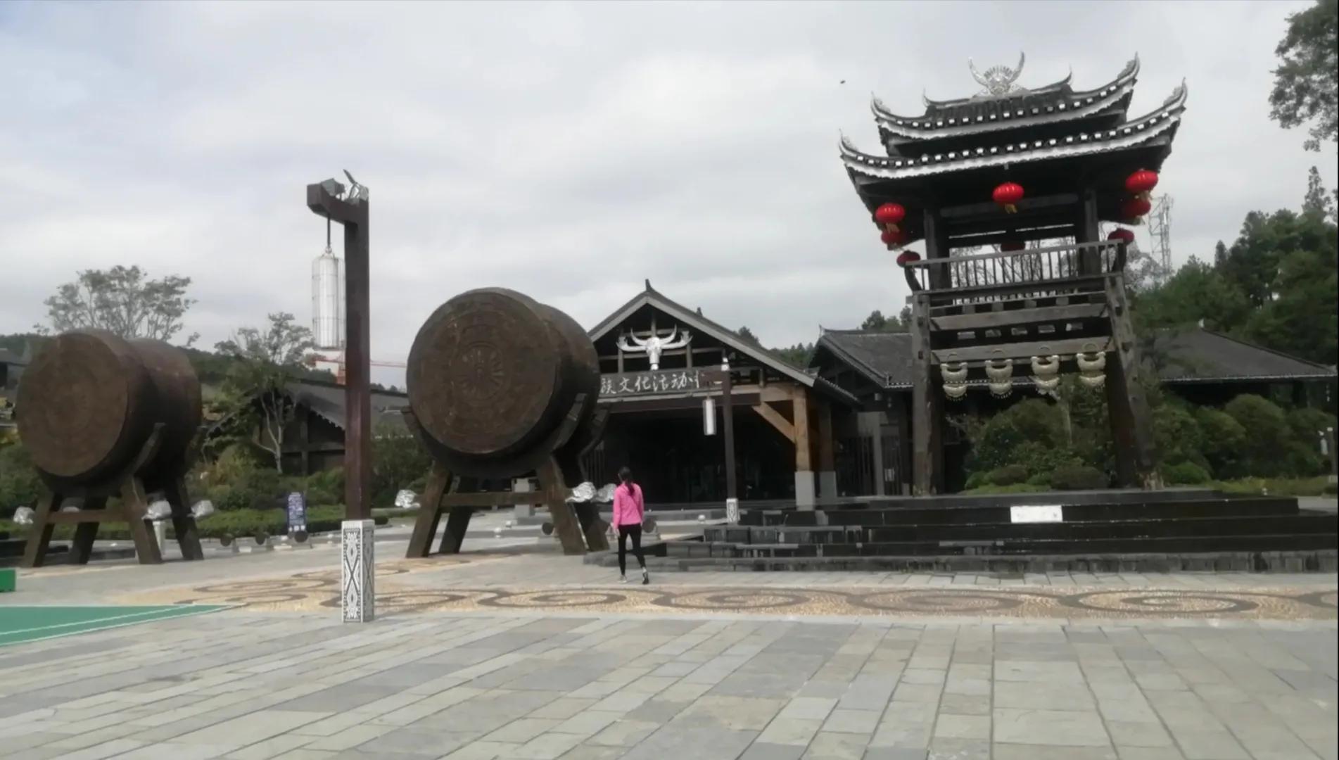 丹寨县万达小镇特色,丹寨万达小镇国家休闲街区