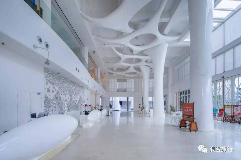 这里是集酒店、商场、餐饮、游乐园、探险王国一体的三亚度假酒店