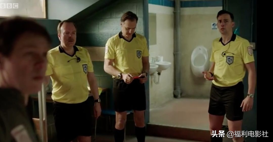 英国足球裁判吹黑哨,英国人为了看球有多疯狂