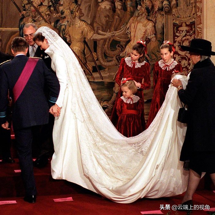 头皮扯出血也得忍着,这才是真正的“欲戴王冠必承其重”