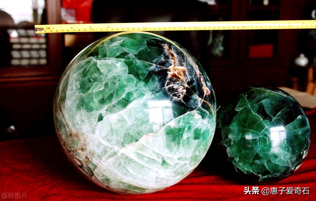 在大山捡到发光的石头有什么危害,网上卖的发光夜明珠对人体有害吗