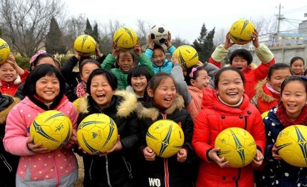 “妈妈,有人打我,怎么办?”面对孩子哭诉,高情商妈妈这样回答