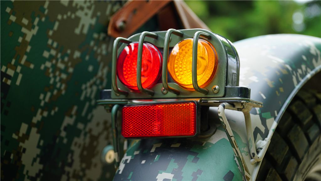 银钢300边三轮复古版缺点,银钢300挎斗三轮摩托车