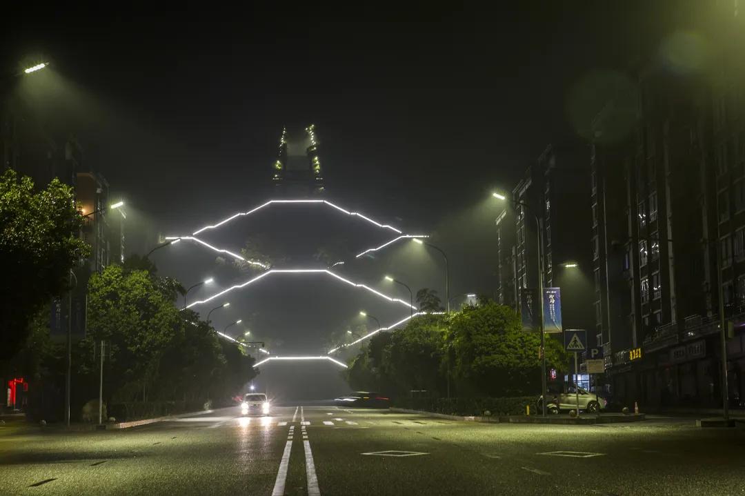 轨道游重庆,跟着轻轨游重庆