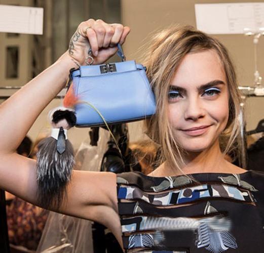 fendi腋窝包,fendi躲猫猫躲进女生心中的包