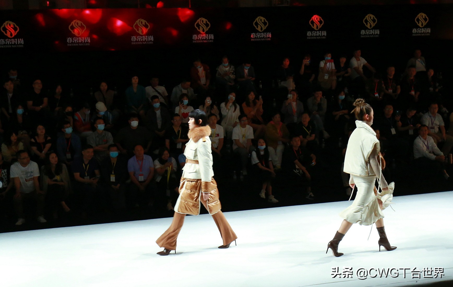 亦帛时尚羽绒服是品牌吗,亦帛时尚2021冬羽绒服发布会