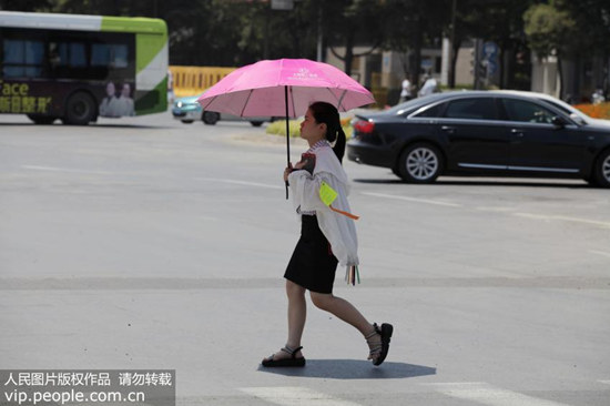 晒黑涂抹维生素c能变白吗,夏天晒黑吃维c有用吗