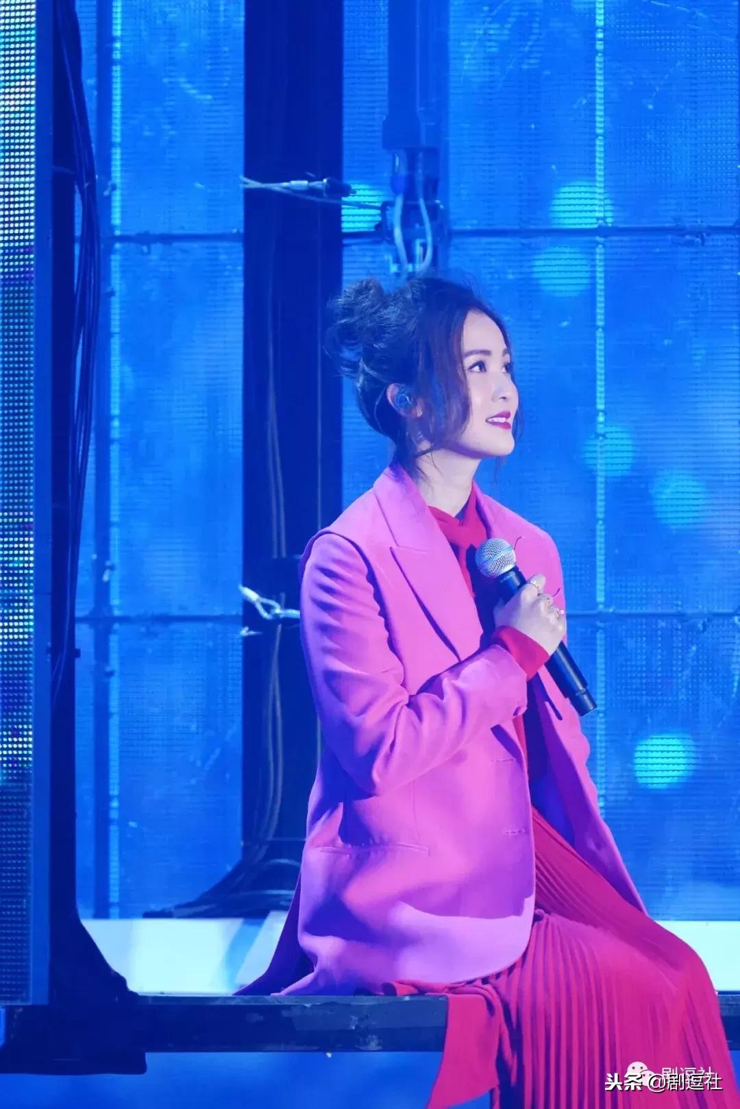 江苏卫视跨年是全开麦吗,江苏卫视跨年晚会live