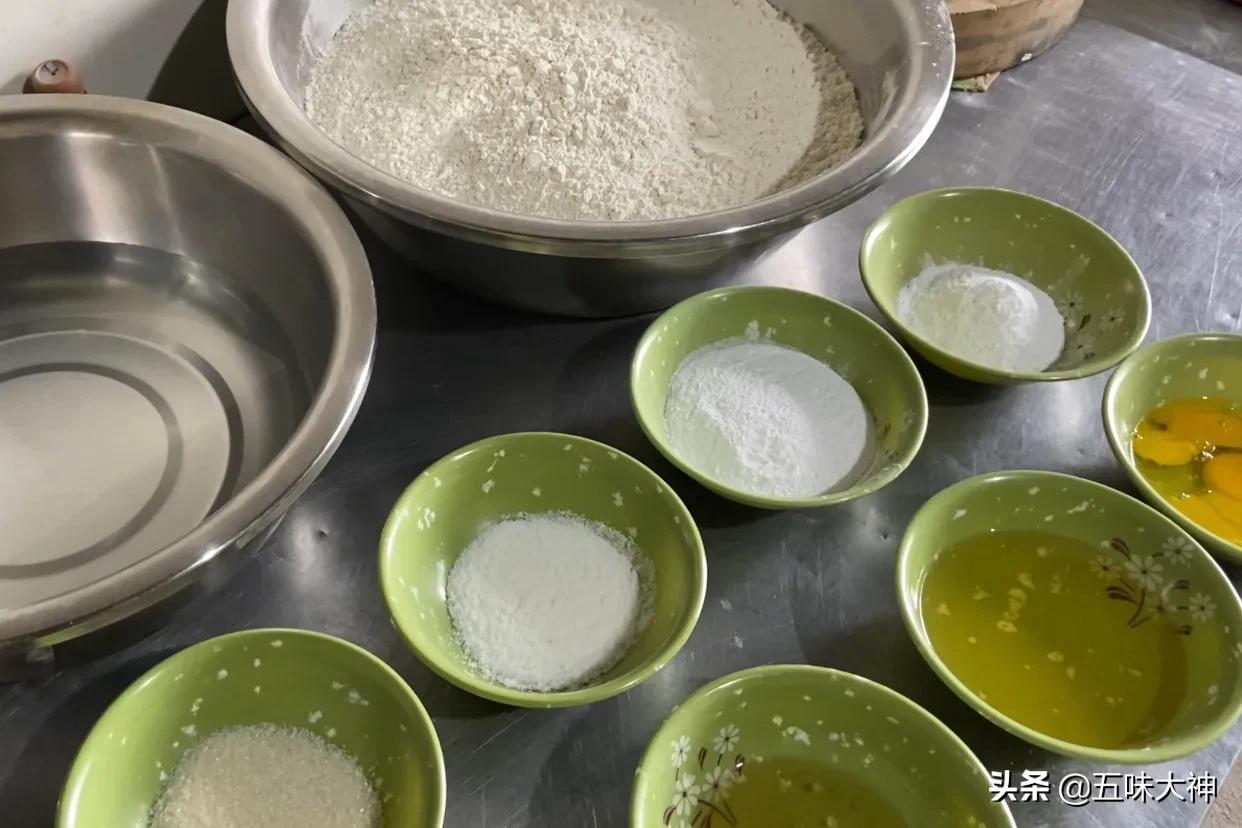 怎么做出奶香味的油条,怎么做早餐简单又好吃的油条