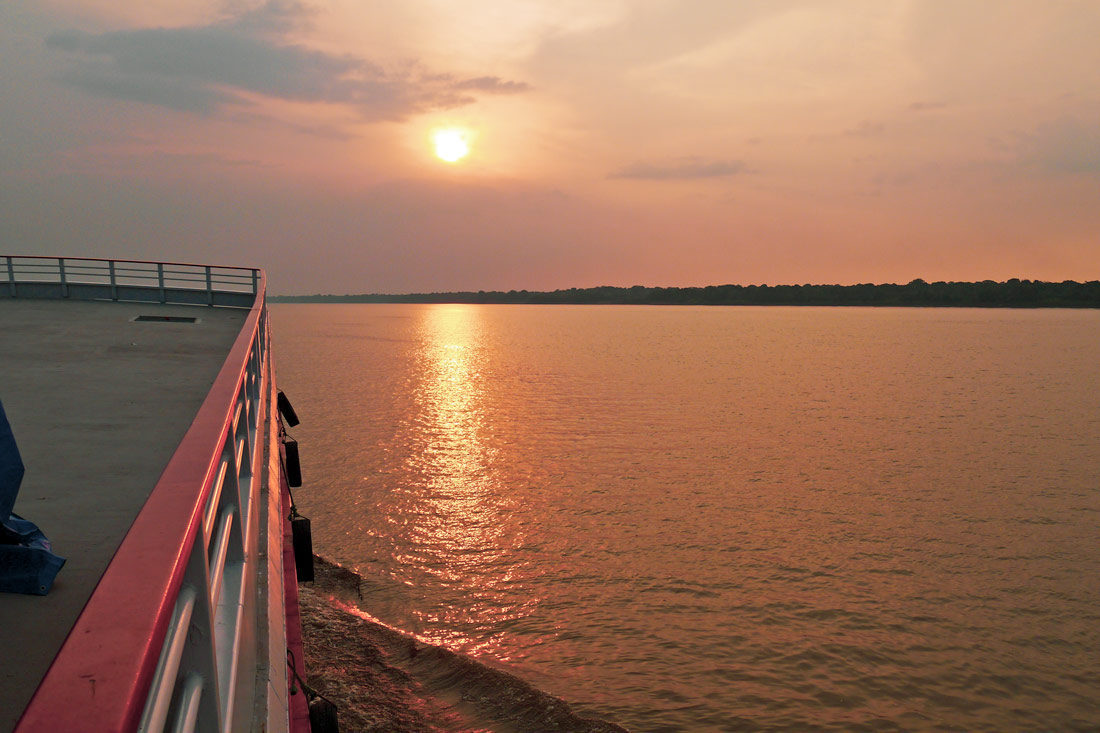 为什么人们不敢在亚马逊河游泳,亚马逊河多可怕没有一座桥