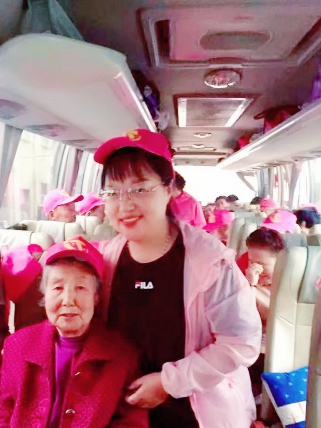 鎴戠殑姣嶄翰骞朵笉浼熷ぇ璇綍,姣嶄翰骞朵笉瀹岀編浣嗕細绔敖鍏ㄥ姏