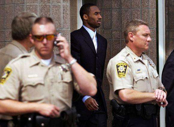 对照刘强东和科比性侵案细节异同，当年的鹰郡事件是场仙人跳吗？