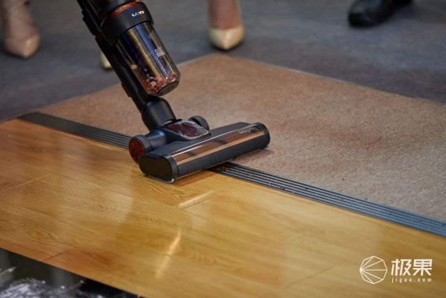 手持吸尘器做家务视频,轻便小巧大吸力吸尘器