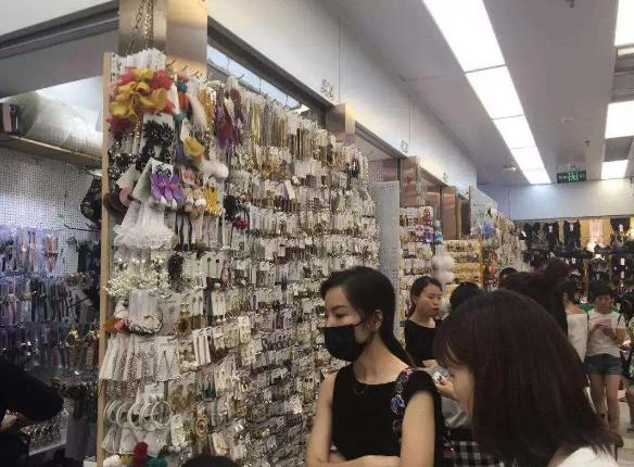 批发旗袍服装的进货渠道,温州服装批发进货渠道