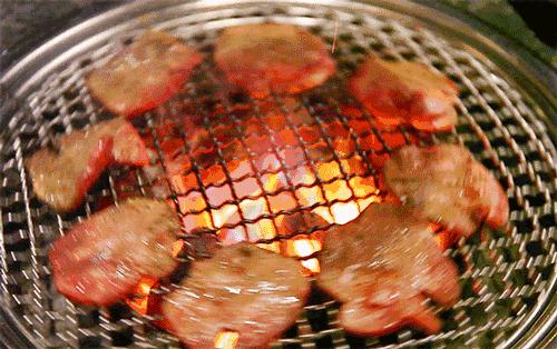 吃烧烤不能戴隐形眼镜,吃烧烤不能戴隐形眼镜吗