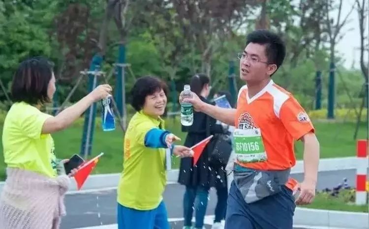 鍚笢涓氫綑瓒崇悆鑱旇禌,鍚笢瓒崇悆鑱旇禌