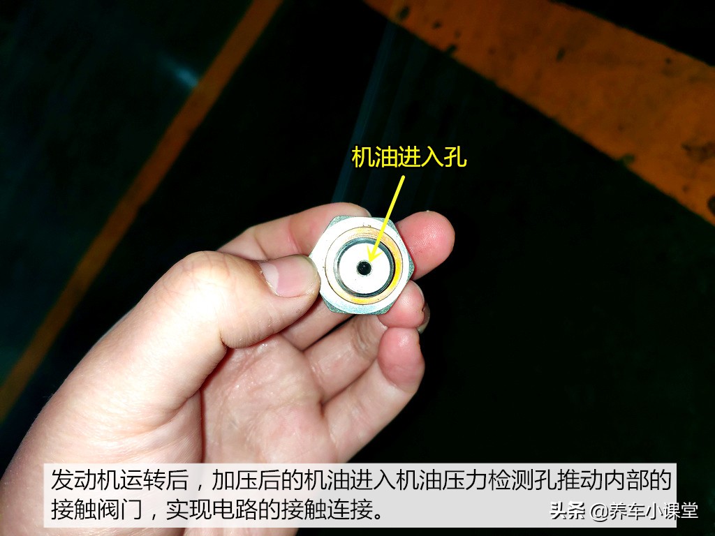 急转弯机油灯报警是怎么回事,机油灯报警还可以开多少公里