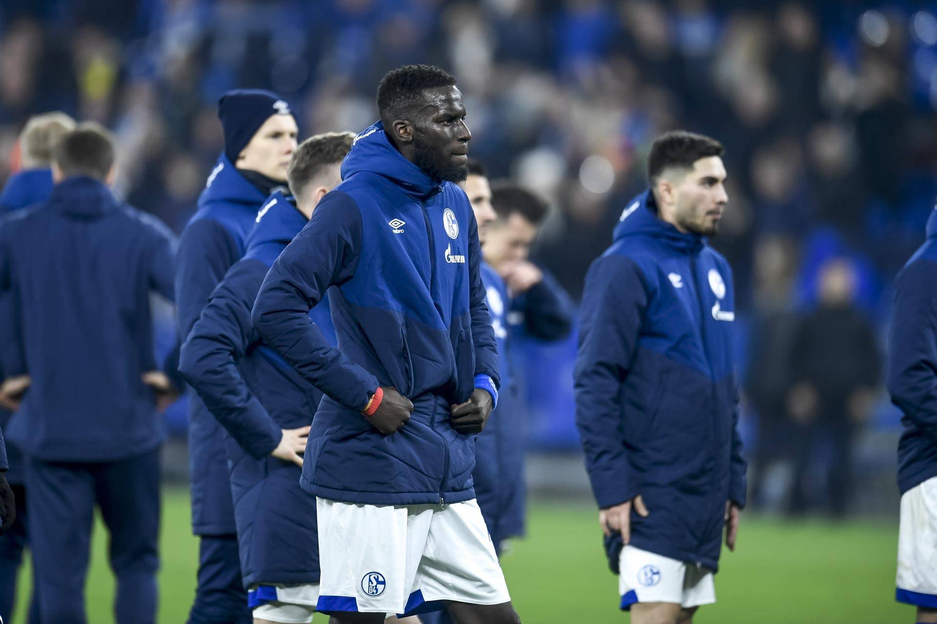 沙尔克04降到德丙了吗,沙尔克04面临降入德丙联赛