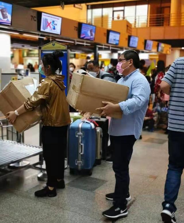 抗击疫情一线工作人员捐物资,防疫一线人员捐赠物资