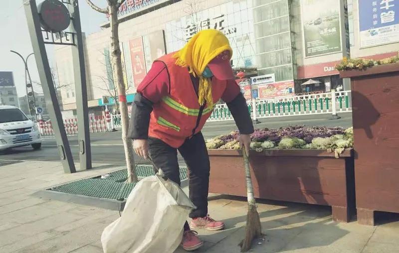 抗疫的基层人员晕倒,村干部病倒抗疫一线