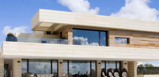 c罗带你去看他家豪宅,c罗在c罗家的豪宅练足球