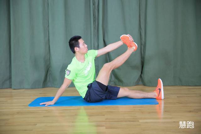 5公里跑后拉伸动作,跑后拉伸详细教程
