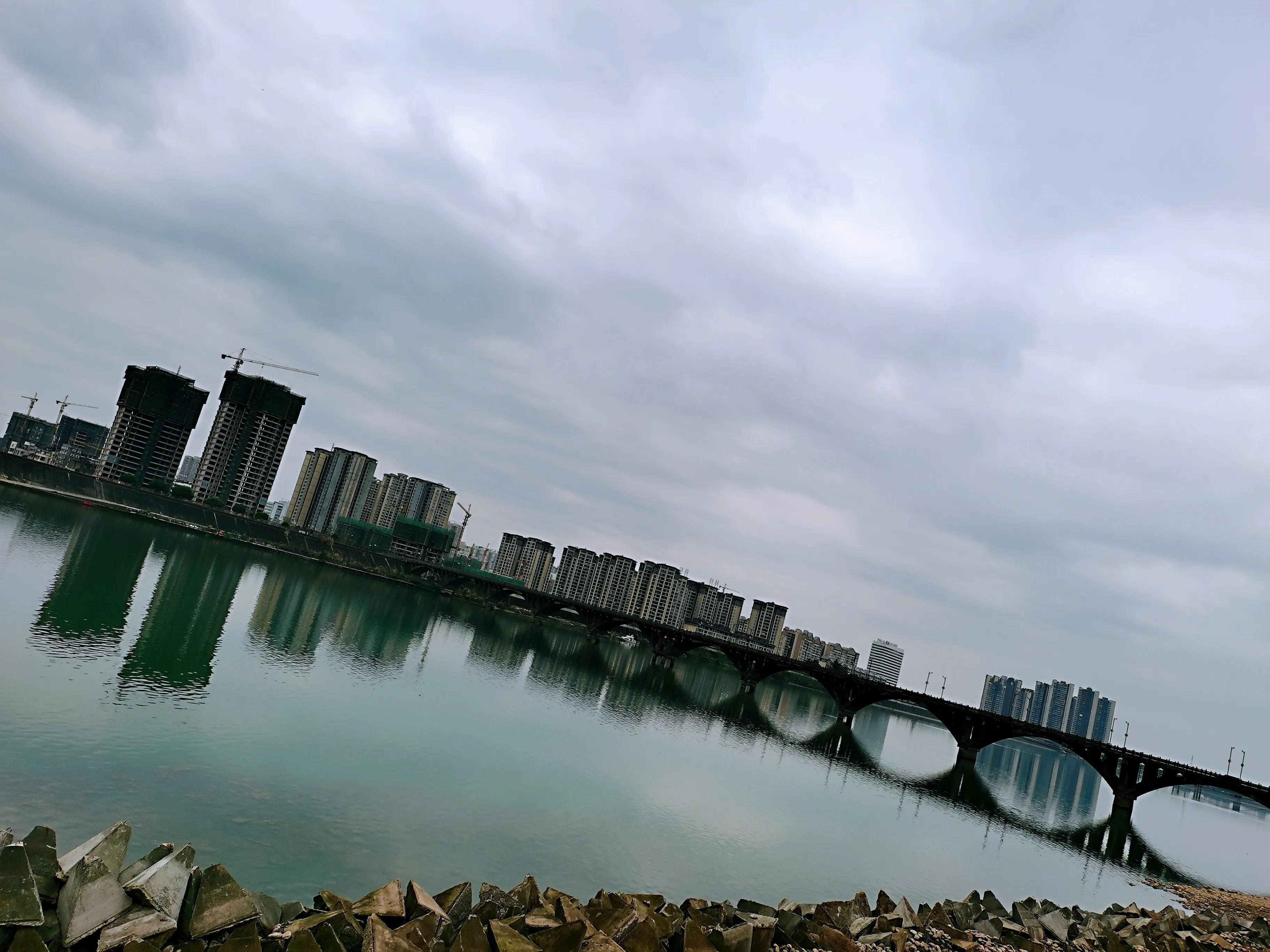 行走在潋滟*光春**里从丹犁古国到千年纸乡的牧马情歌