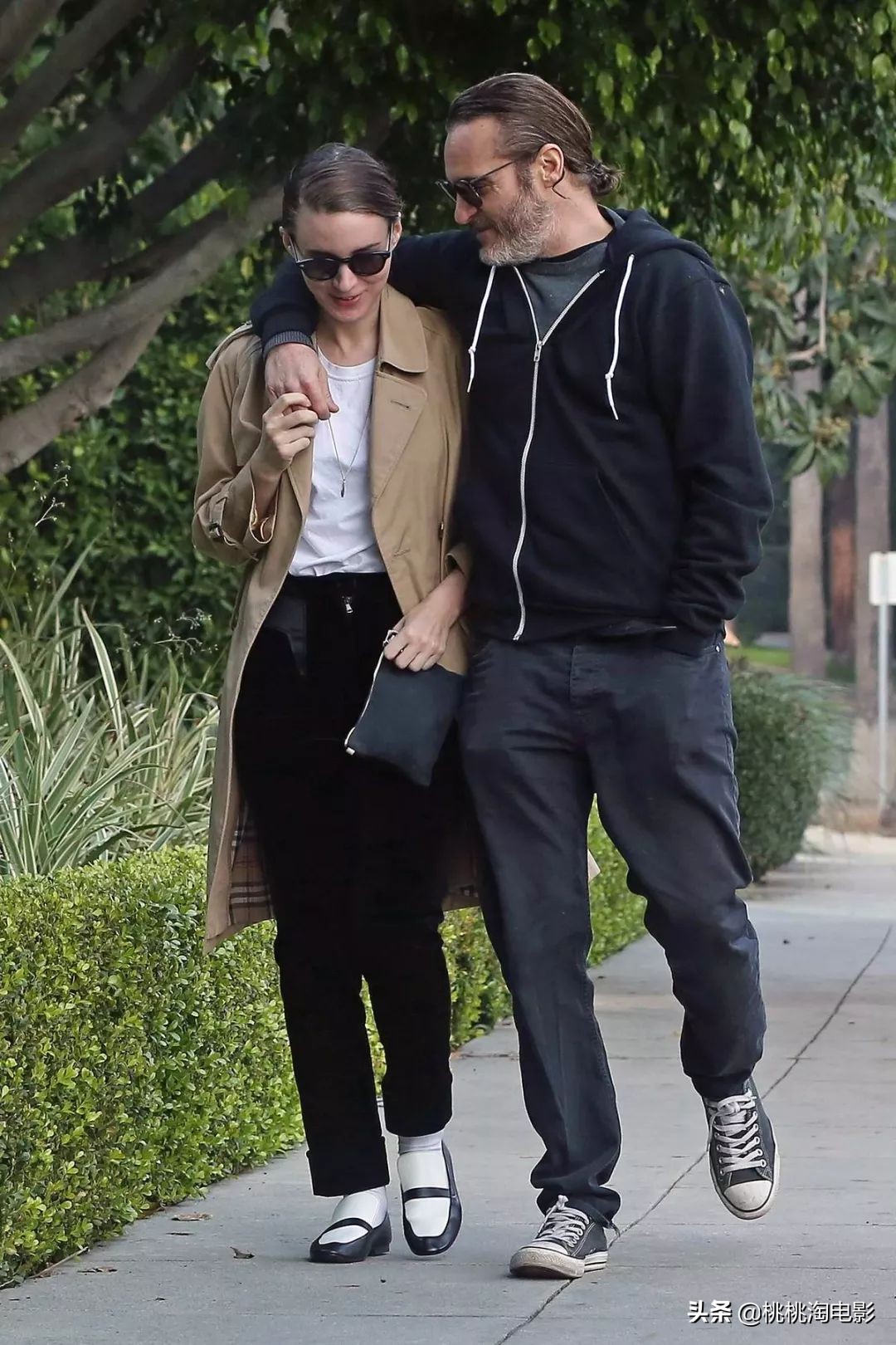 组图：爱穿匡威的男孩“小丑”华金·菲尼克斯《名利场》写真