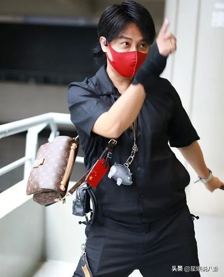 陈志朋穿拖鞋跳舞,陈志朋穿靴子跳舞