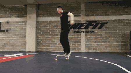 运动前静态拉伸,运动安全须知图片