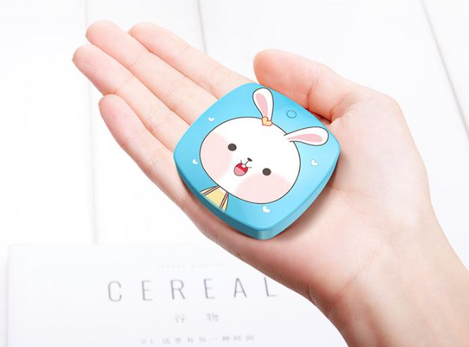 适合长途旅游的充电宝小巧实用,充电宝小巧便携旅行必备