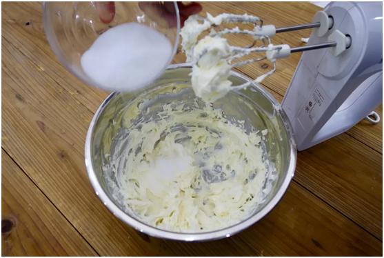 轻乳酪芝士蛋糕,8寸轻乳酪芝士蛋糕最佳配方免烤