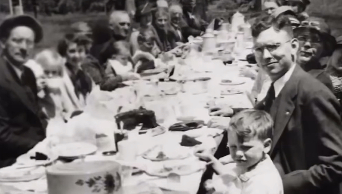 股神巴菲特炒股,股神巴菲特11岁开始投资