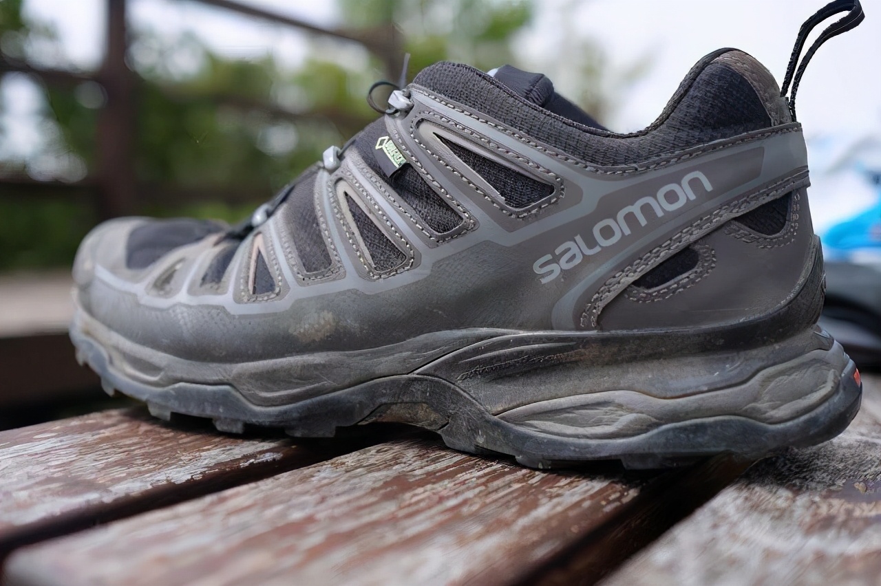 秋冬雨天适合穿什么,秋冬穿的雨鞋