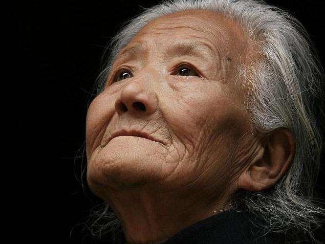 钟丽缇婆婆爱美妆张根硕第一反应是吃惊,你了解自己的妈吗?