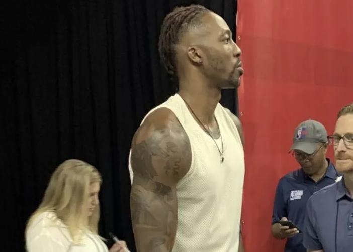 曝霍华德加盟76人首秀,曝霍华德主动申请交易