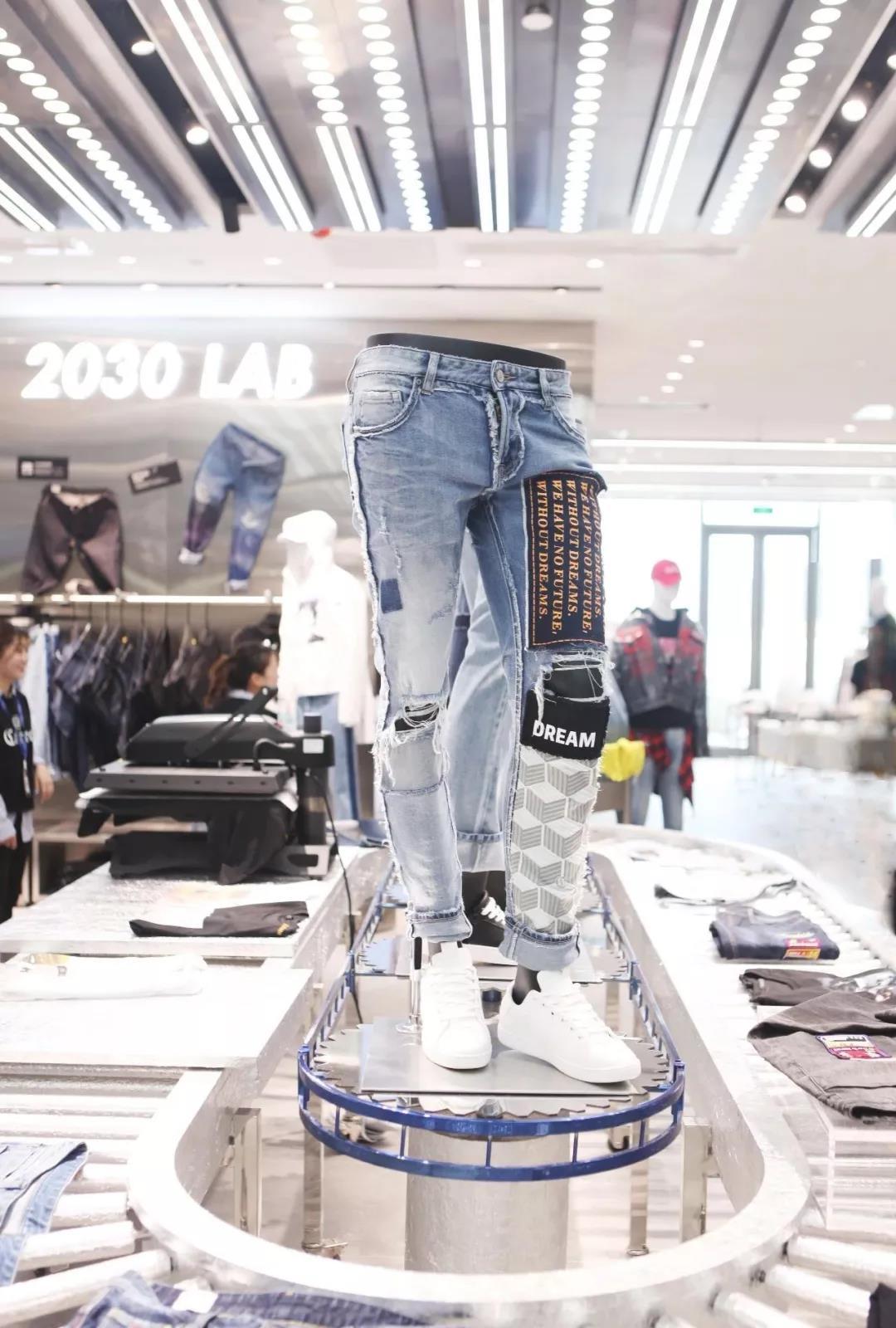 卡宾中国风男装,卡宾男装店铺装修风格