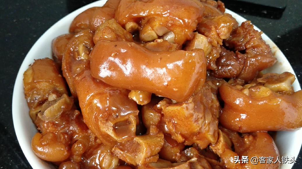 猪脚最好吃的做法教程,咸香猪脚的制作方法视频